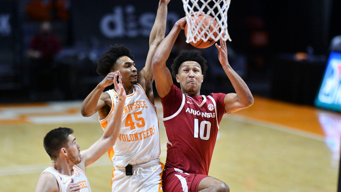 Arkansas Suffers 79-74 Loss at #9/8 Tennessee - Vimarsana News