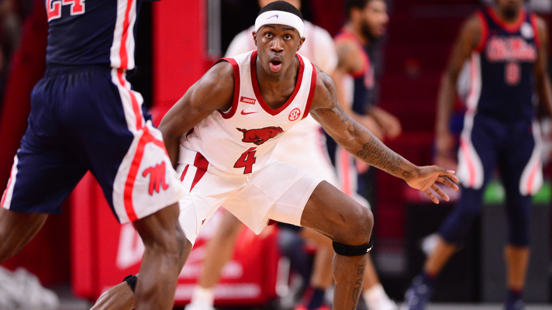 Razorbacks Make it Three Straight - Vimarsana News