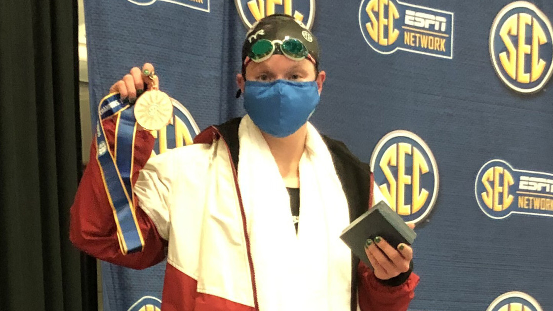 Palsha finishes third in 500 Free to lead Hogs on Day 2 - Vimarsana News