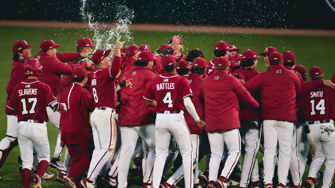 Wallace's Walk-Off Caps Razorbacks' Two-Win Day | Arkansas Razorbacks - Vimarsana News