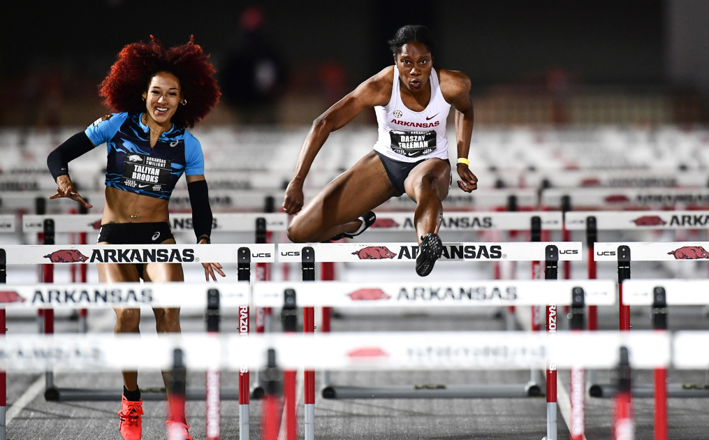 Razorbacks produce six wins amid inclement weather at Arkansas Twilight - Vimarsana News