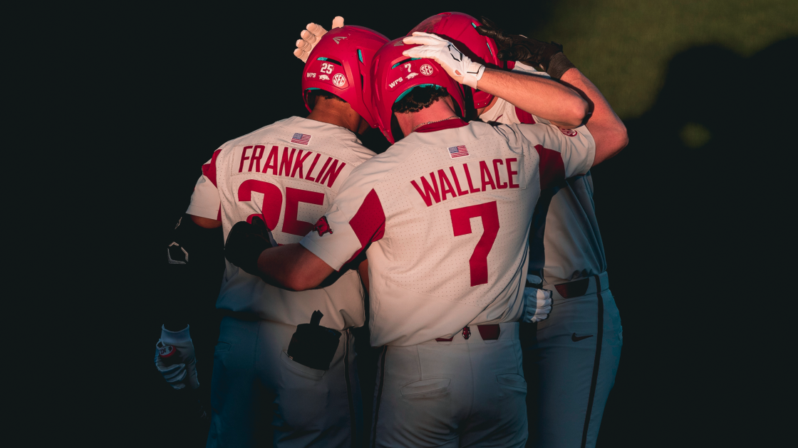 Arkansas Overcomes Five-Run Deficit, Downs Tennessee in Series Opener - Vimarsana News