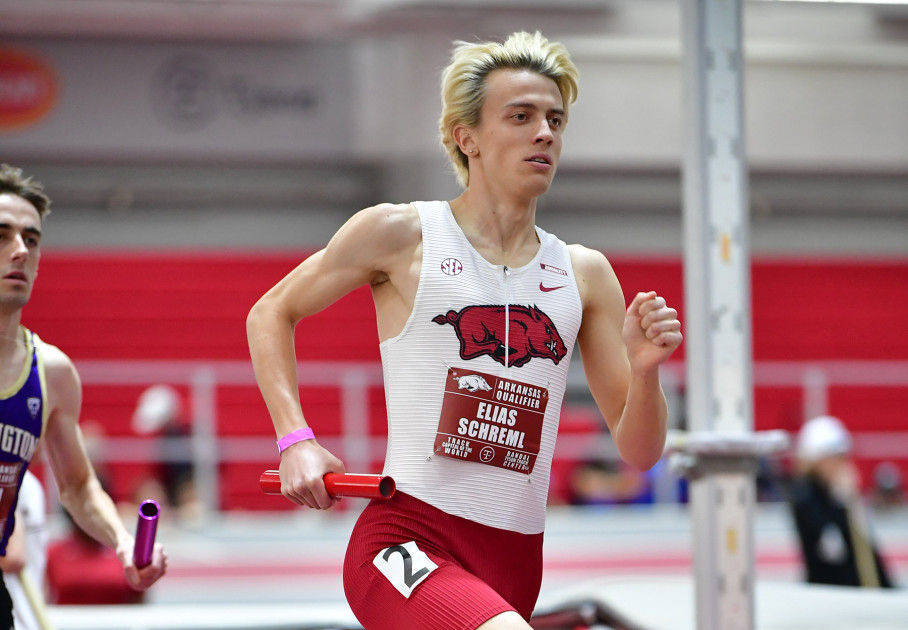 Razorbacks smash DMR school record by three-plus seconds - Vimarsana News