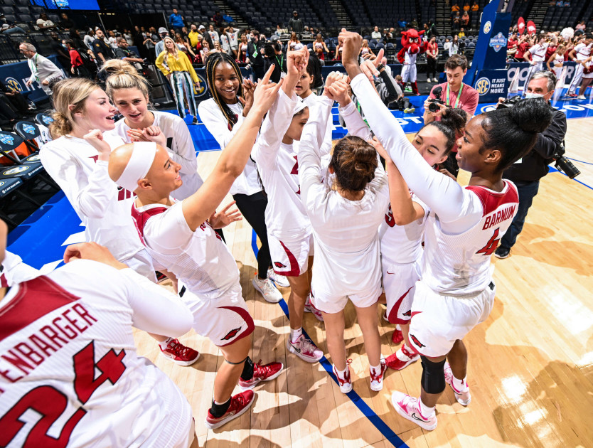 Hogs Advance, Beat Missouri in OT, 61-52 - Vimarsana News