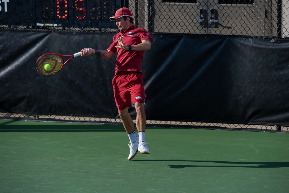 Arkansas Falls to No. 5 Tennessee on the Road, 6-1 - Vimarsana News