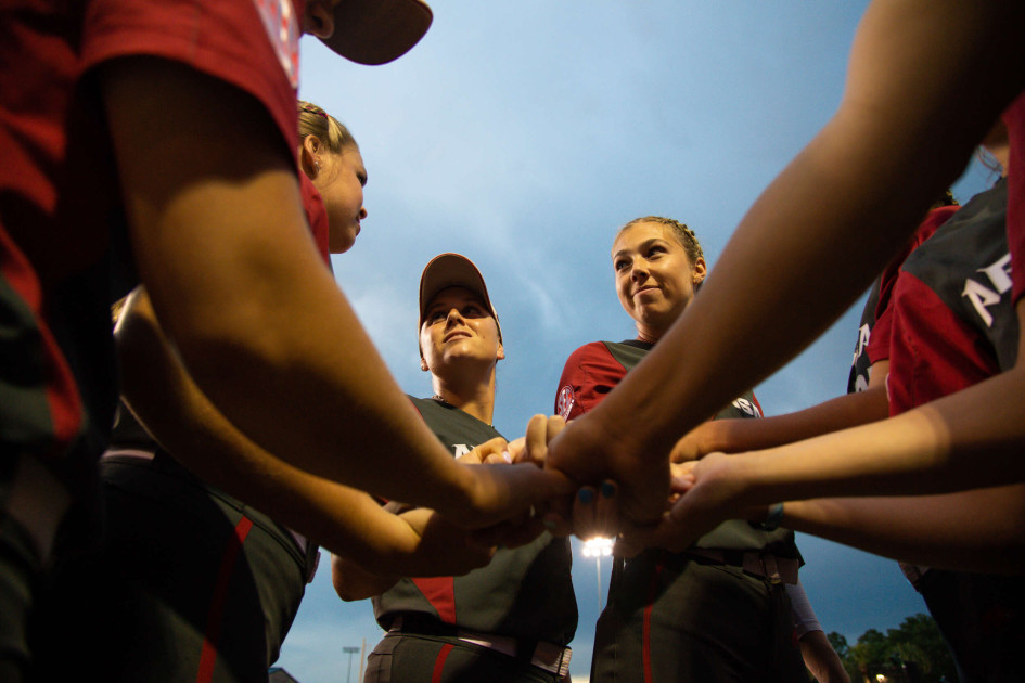 Program-Record 8 Hogs Named to NFCA All-Region Teams - Vimarsana News
