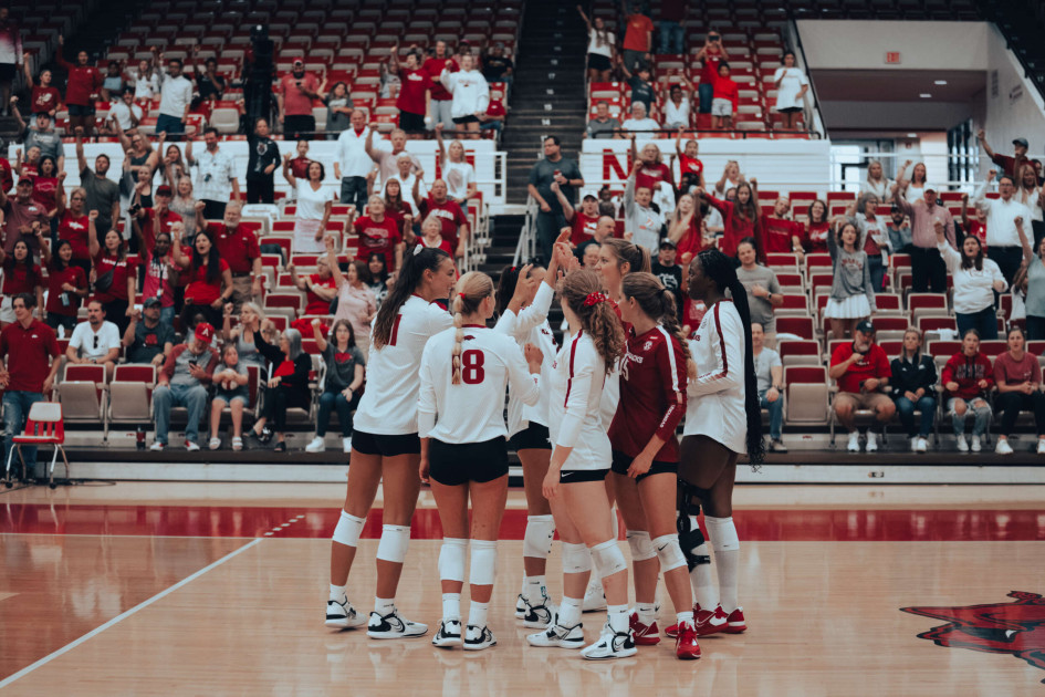 Hogs Set New Highs, See Debuts in Sweep Over Lady Hornets