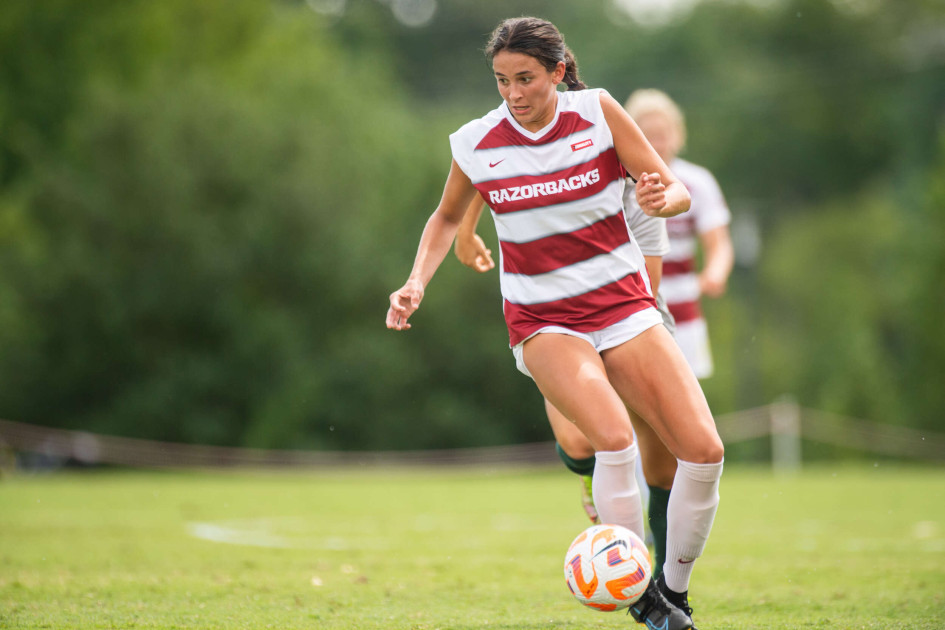 No. 14 Arkansas Opens SEC Play at Mississippi State