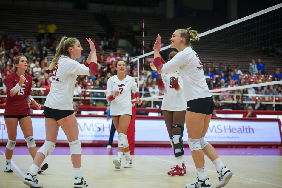 Arkansas Hosts A&M For Midweek Match-Up