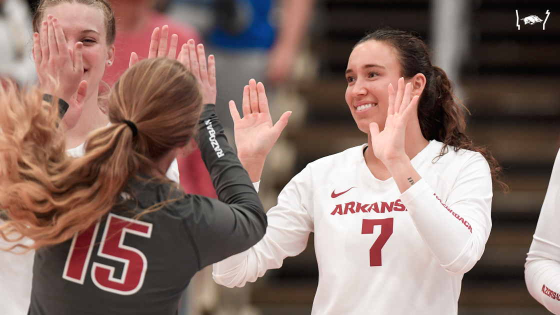 Hogs Deliver Midweek Sweep Over Gamecocks - Vimarsana News