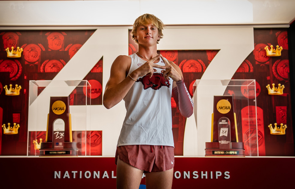 Pole Vaulter John Scott Kendricks signs with Razorbacks - Vimarsana News