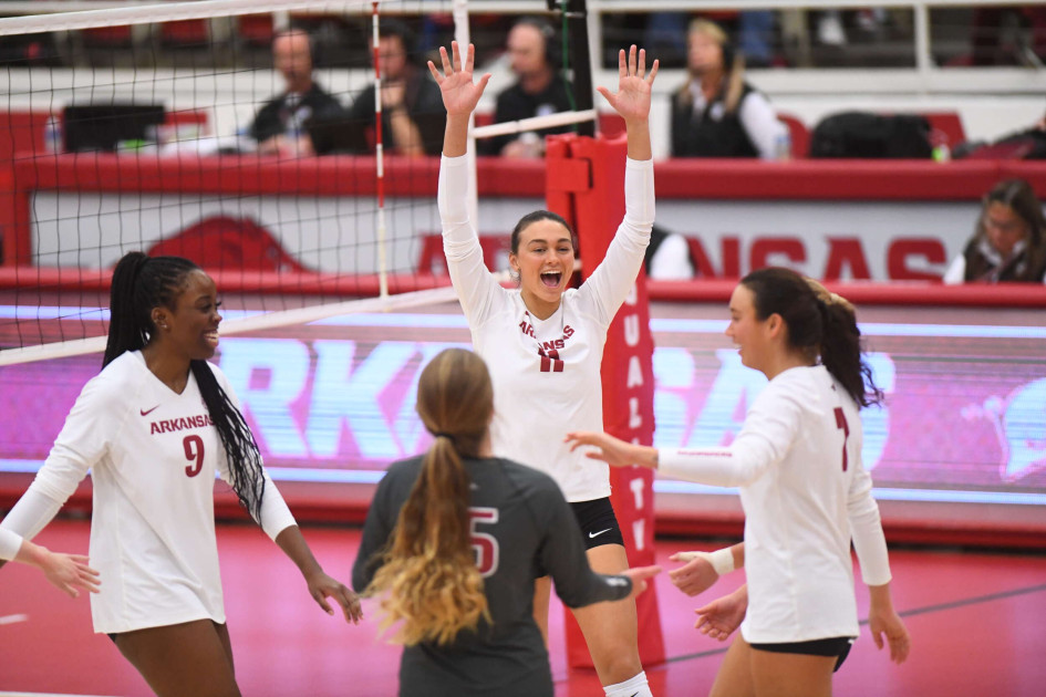 Hogs Tame Tide in Saturday Sweep - Vimarsana News