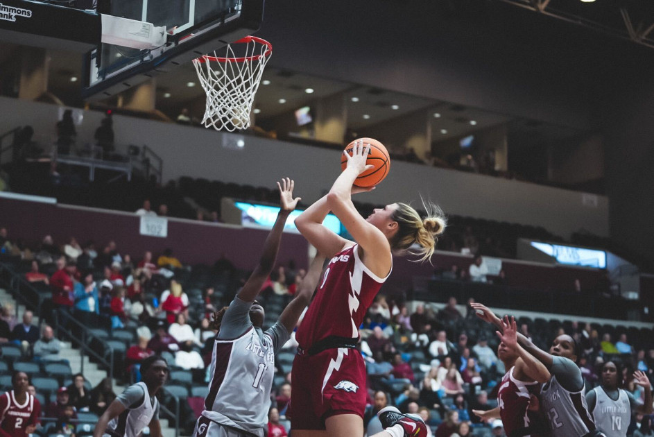 Hot Shooting Pushes Razorbacks Past Trojans