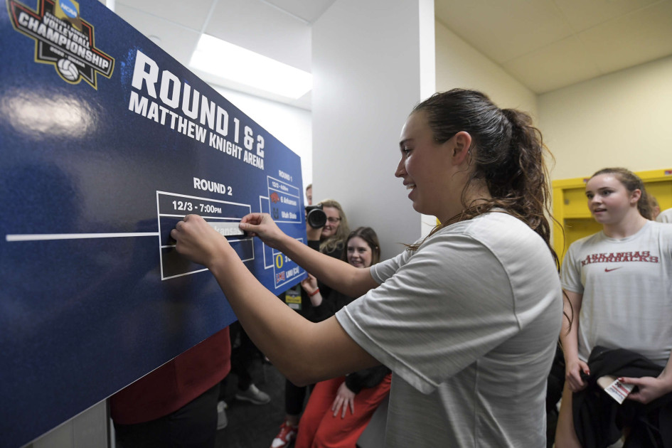 Hogs Advance to NCAA Round of 32 with Sweep Over Aggies - Vimarsana News