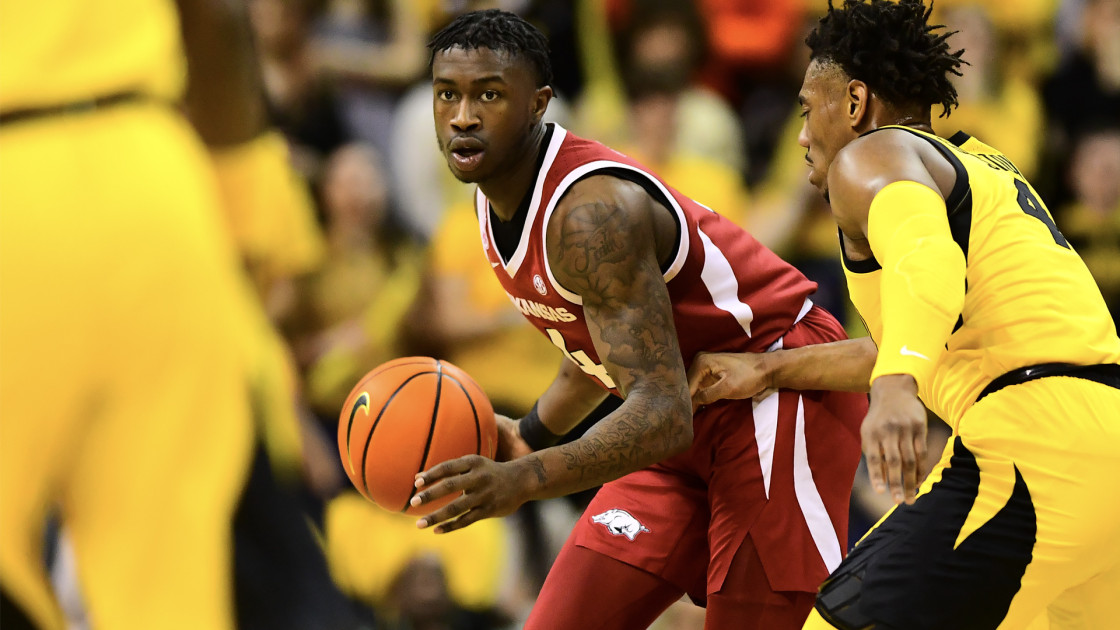 #25 Arkansas Edged at Missouri