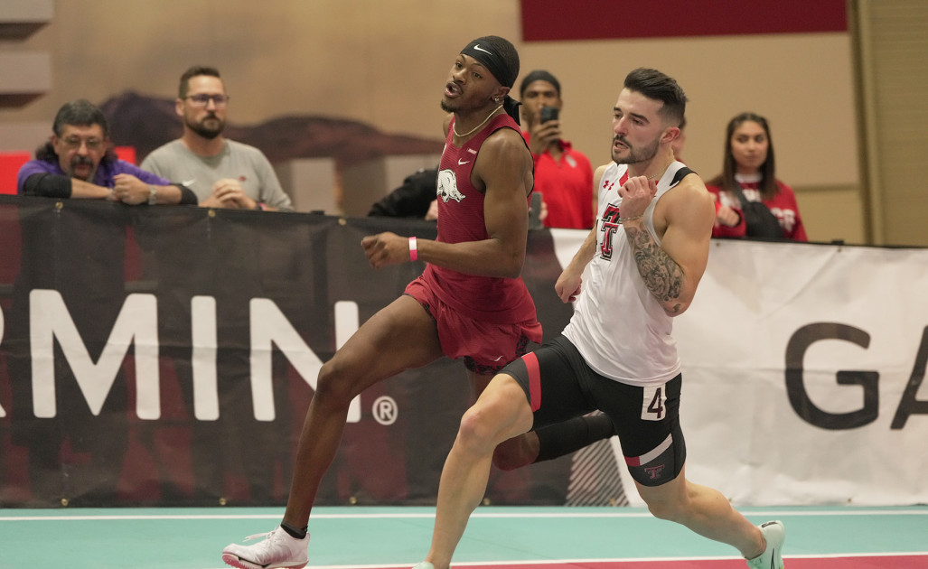 Arkansas hosts Tyson Invitational, distance crew competes in Chicago, Seattle - Vimarsana News