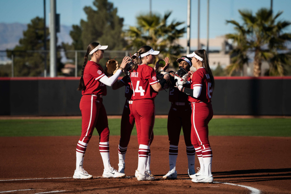 Razorbacks Blank Weber State in Season Opener - Vimarsana News