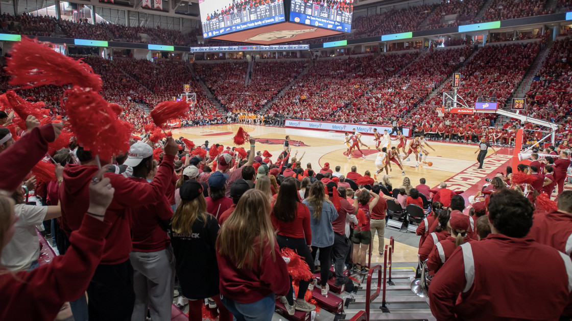 MBB Preview: Arkansas Hosts Florida for "Red Out" - Vimarsana News