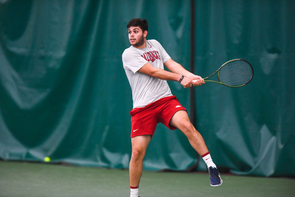 Razorbacks Come Up Short Against Vanderbilt in SEC Opener, 4-2 - Vimarsana News
