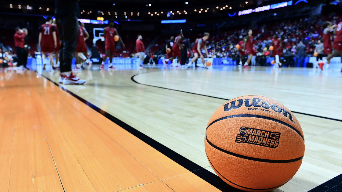MBB NCAA Tourney Preview: Arkansas vs Illinois - Vimarsana News