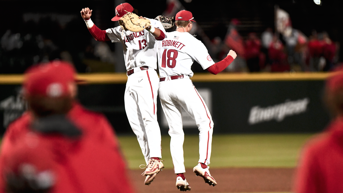 Razorback Offense Explodes for 16 Runs in Midweek Win