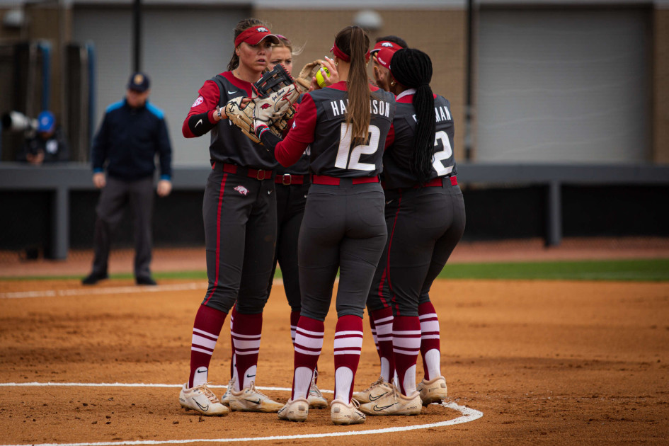 Kentucky Avoids Sweep - Vimarsana News