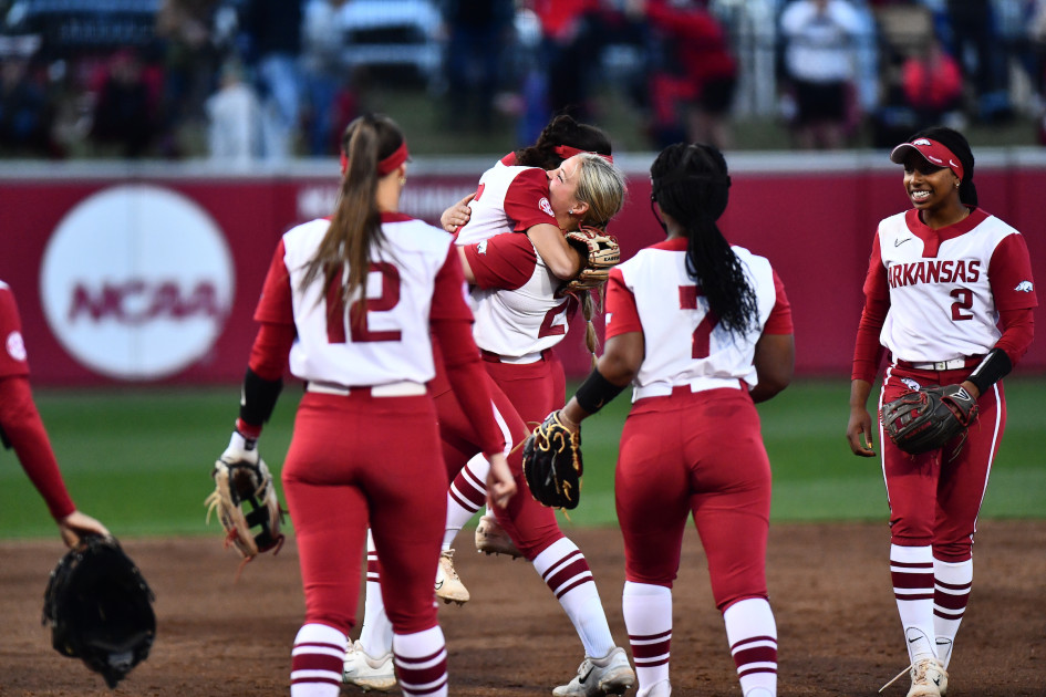 Arkansas Blanks No. 3 Tennessee for Series Win
