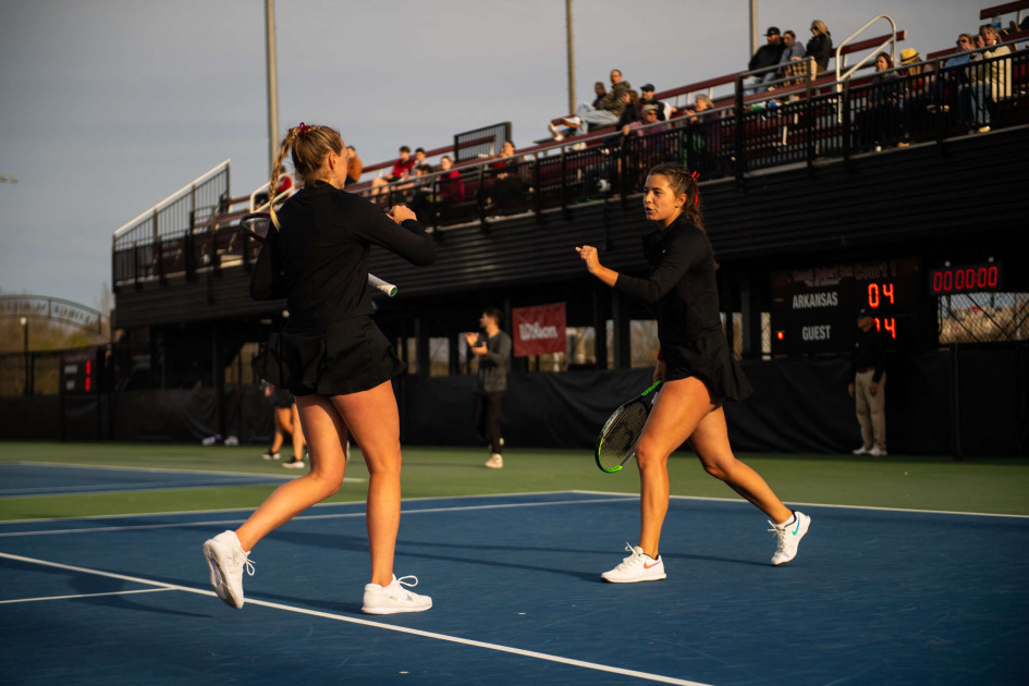Razorbacks Open NCAA Tournament Against Washington - Vimarsana News