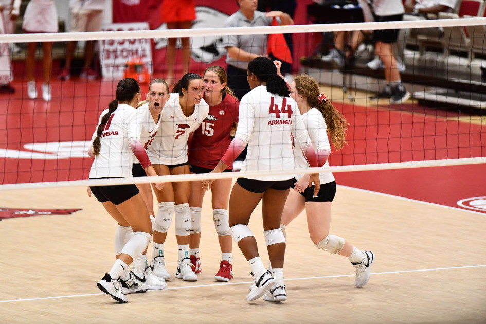 Razorbacks Take On Cougars, Hilltoppers, Trojans in Bluegrass State - Vimarsana News