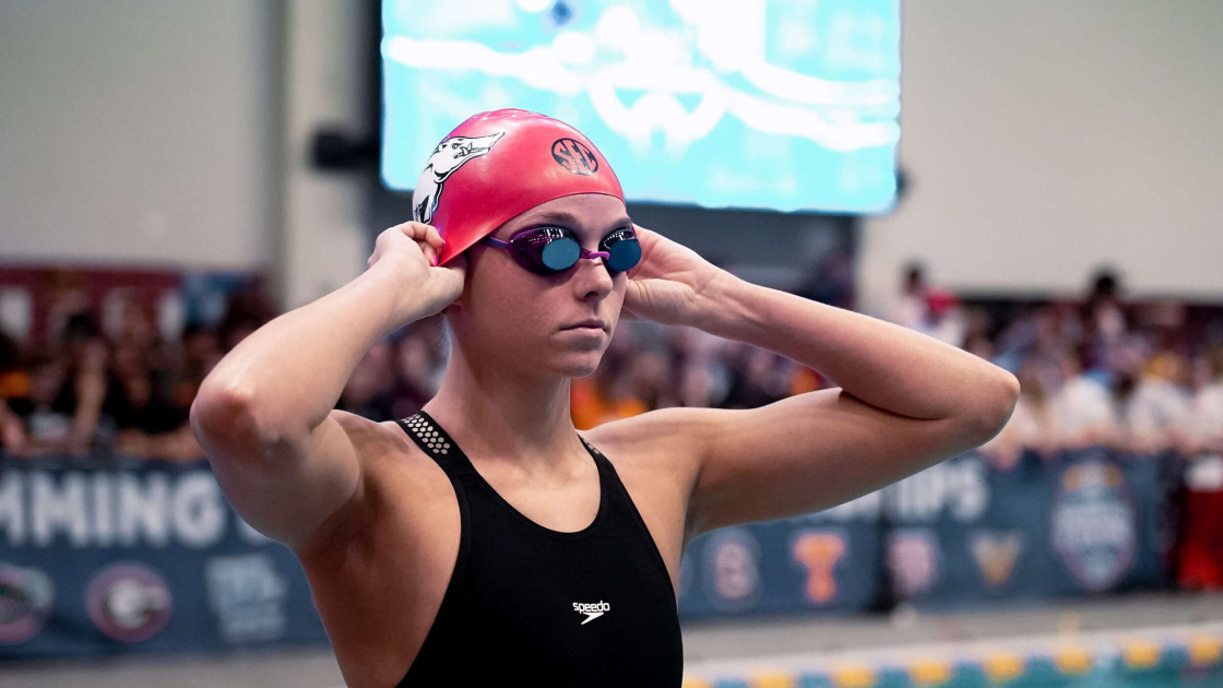 Cothern Earns SEC Swimmer of the Week Honors for Stellar Performance Against Stanford - Vimarsana News