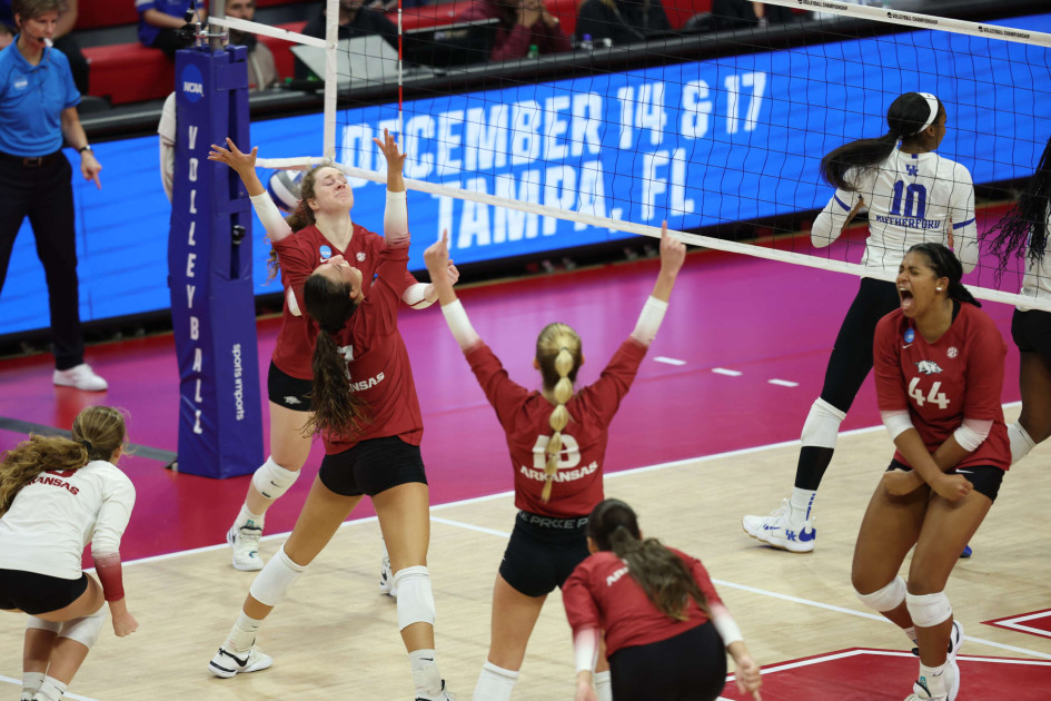 Arkansas Volleyball Upsets Kentucky, Advances To First-Ever Elite Eight ...