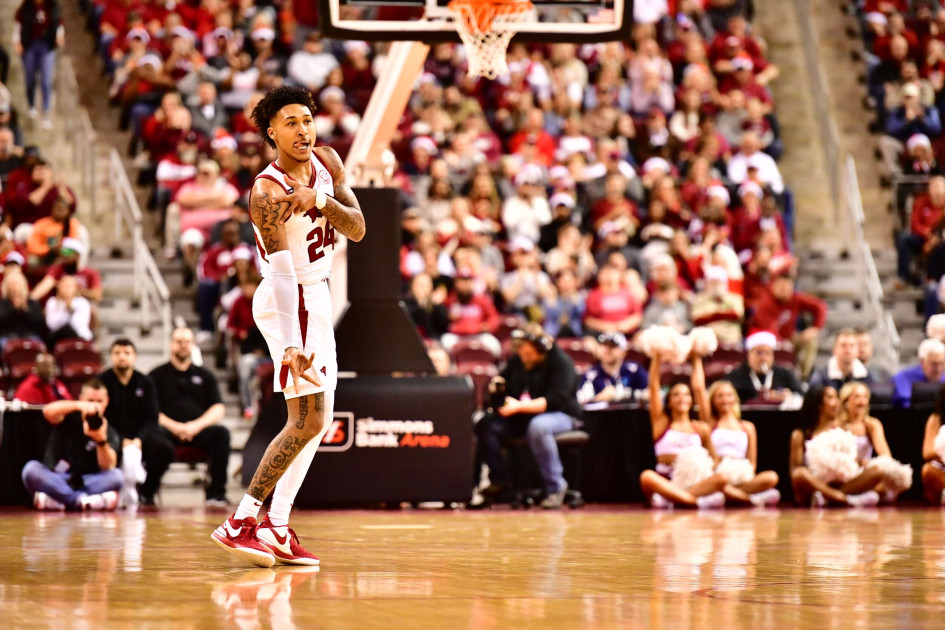 Arkansas Holds on for 69-66 Victory Over Lipscomb