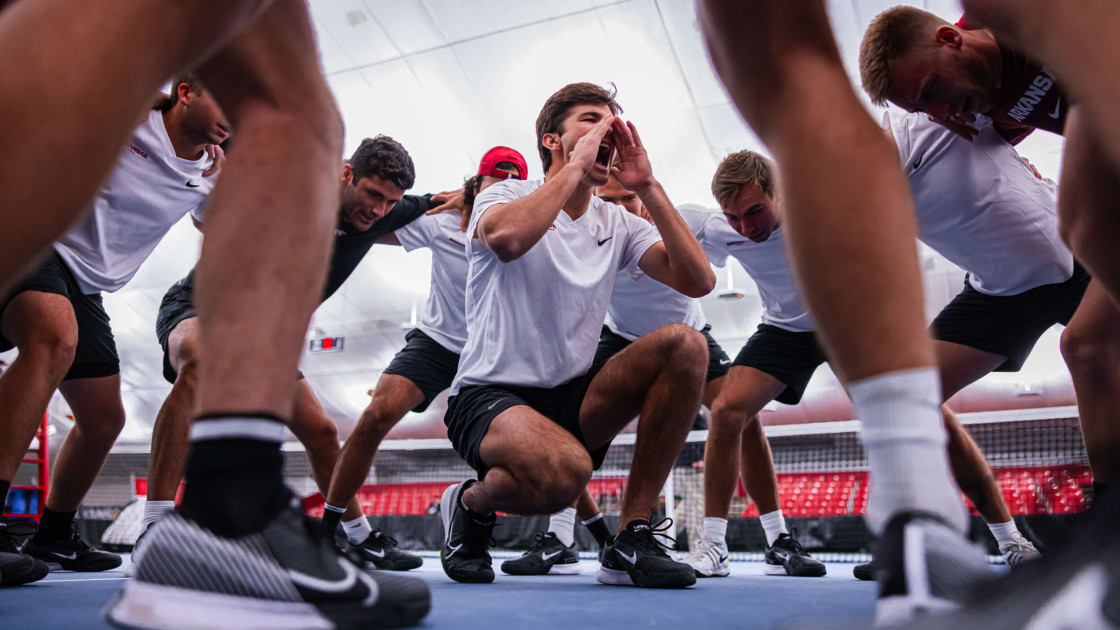 Razorbacks Blank Redbirds, 7-0 - Vimarsana News