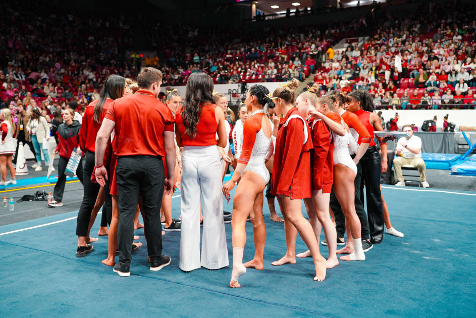 Gymbacks Set New Program Score Record, Tie Crimson Tide - Vimarsana News