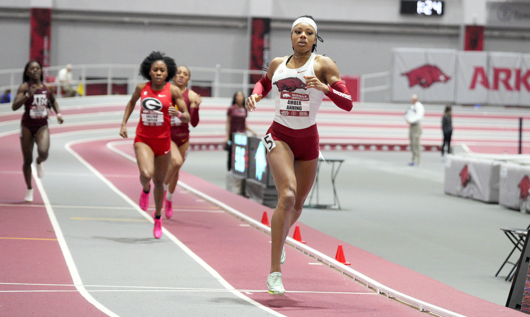 World-leading 400m & relay victories for Razorbacks - Vimarsana News