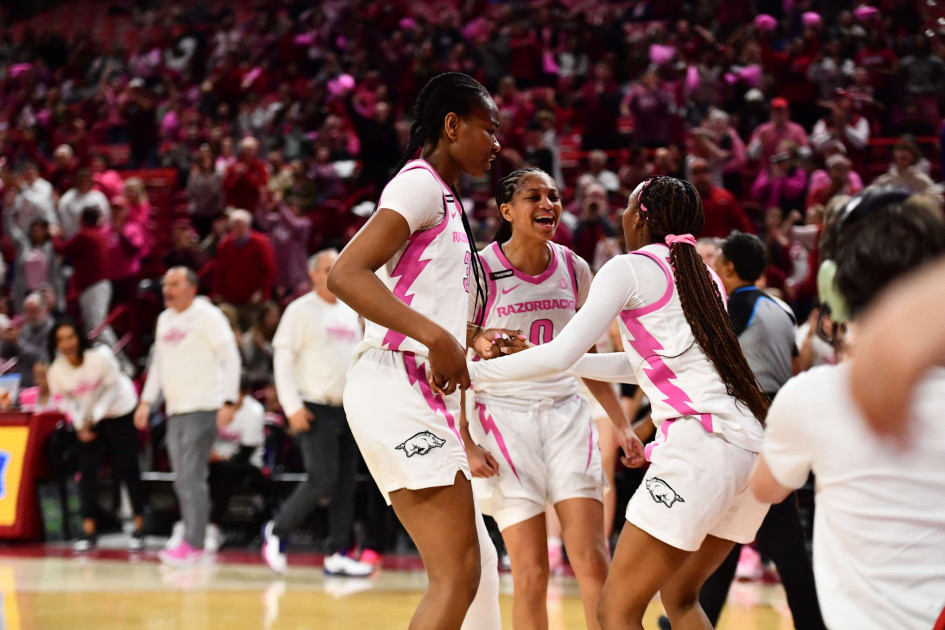 Women’s Basketball Uses 31-Point Third Quarter to Top Auburn