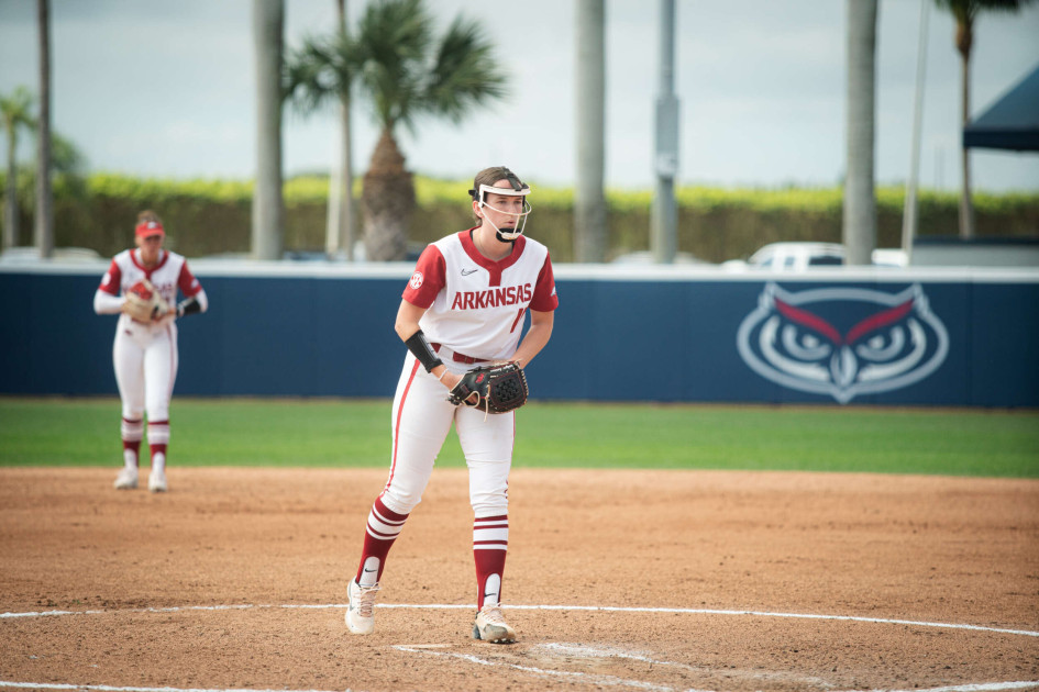 Razorbacks Split Doubleheader to Conclude Paradise Classic - Vimarsana News
