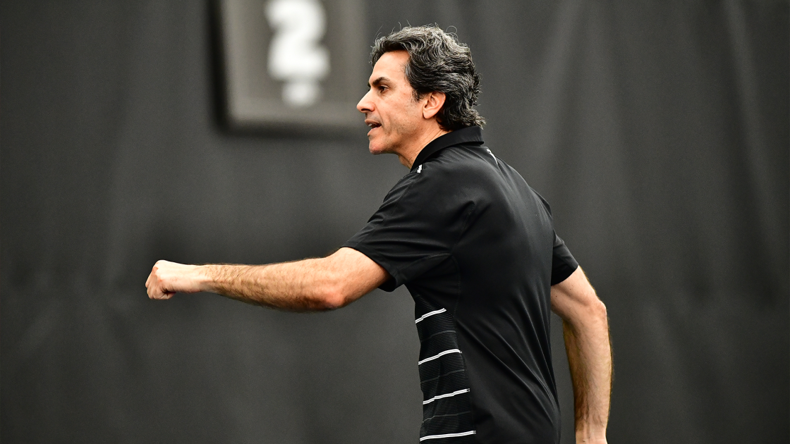 Udwadia Earns 300th Career Win as Arkansas Defeats Drake 4-1 - Vimarsana News