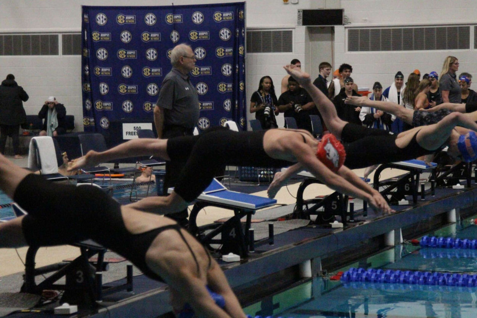 Hogs Dazzle in Day Two of SEC Championships - Vimarsana News