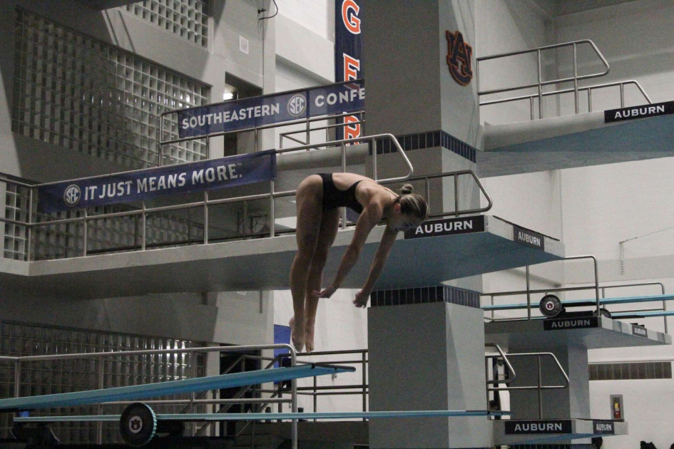 Cothern and Martinez Shine in Day 3 Finals - Vimarsana News