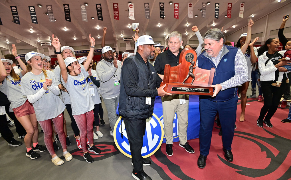 No. 1 Arkansas totals leading 17 entries for NCAA Indoor - Vimarsana News