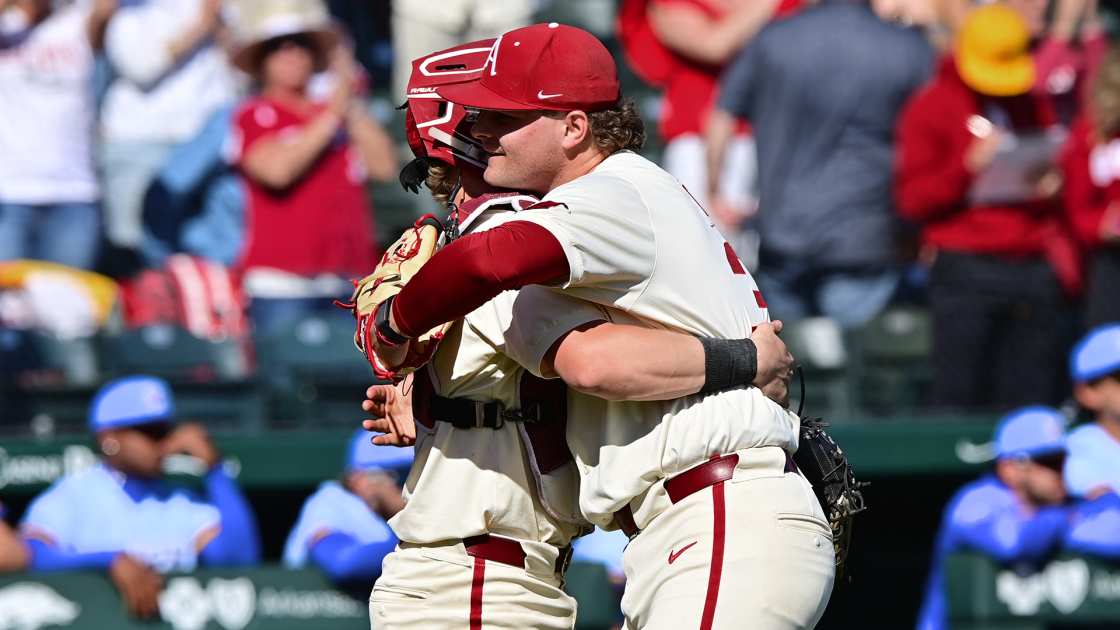 #2 Arkansas Finishes Off Weekend Sweep of McNeese with Run-Rule Win