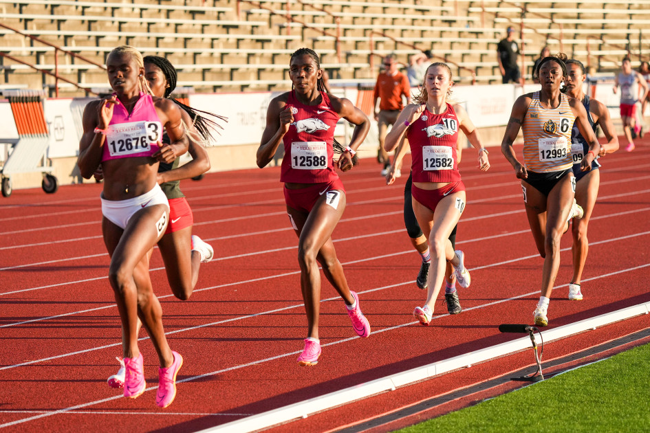 Alum Shafiqua Maloney breaks Texas Relays 800m record - Vimarsana News