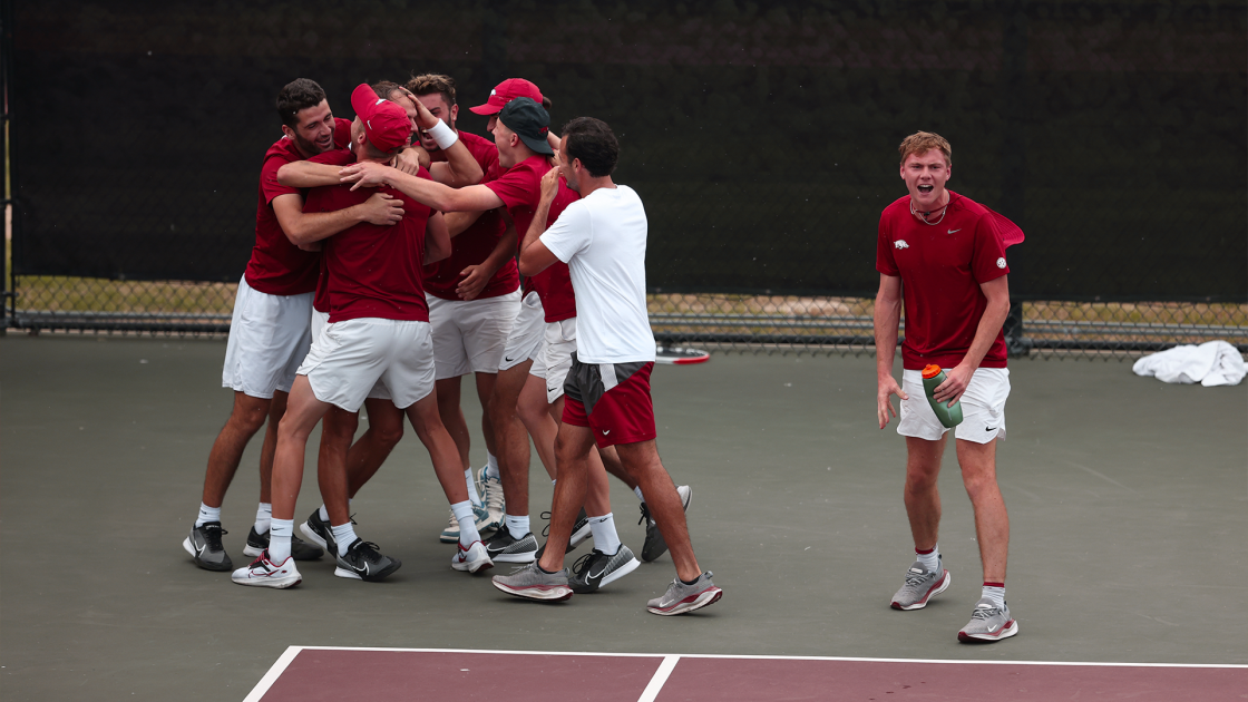 No. 41 Arkansas Upsets No. 8 Texas A&M to Earn First Win in College Station since 1994 - Vimarsana News