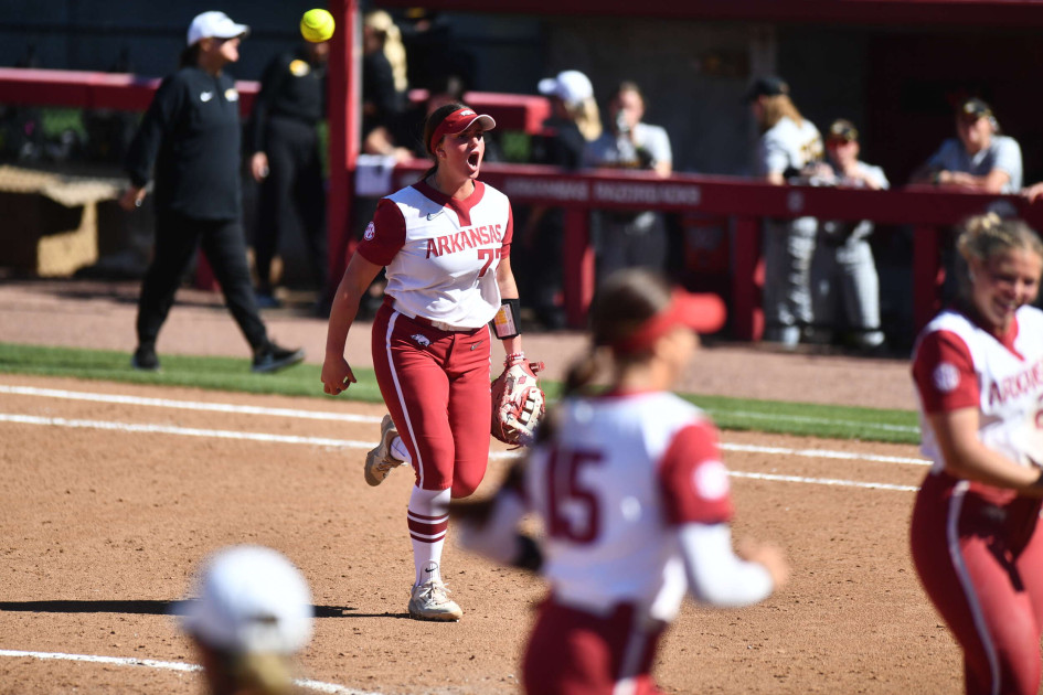 No. 14 Arkansas, No. 15 Alabama Square Off in SEC Showdown at Bogle Park - Vimarsana News