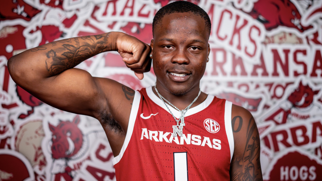 Razorbacks Get Johnell Davis - Vimarsana News