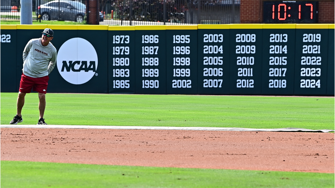 Razorbacks Begin NCAA Tournament Run against Redhawks in Fayetteville Regional - Vimarsana News