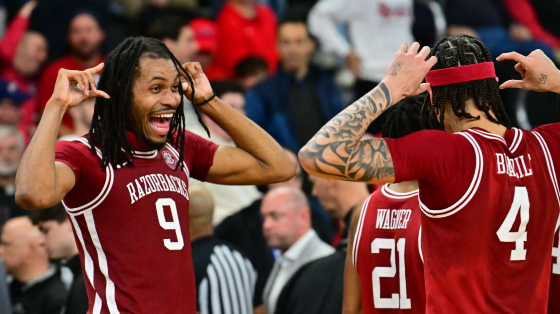 Hogsはカンザスを生き残り、NCAAの第2ラウンドに進みます