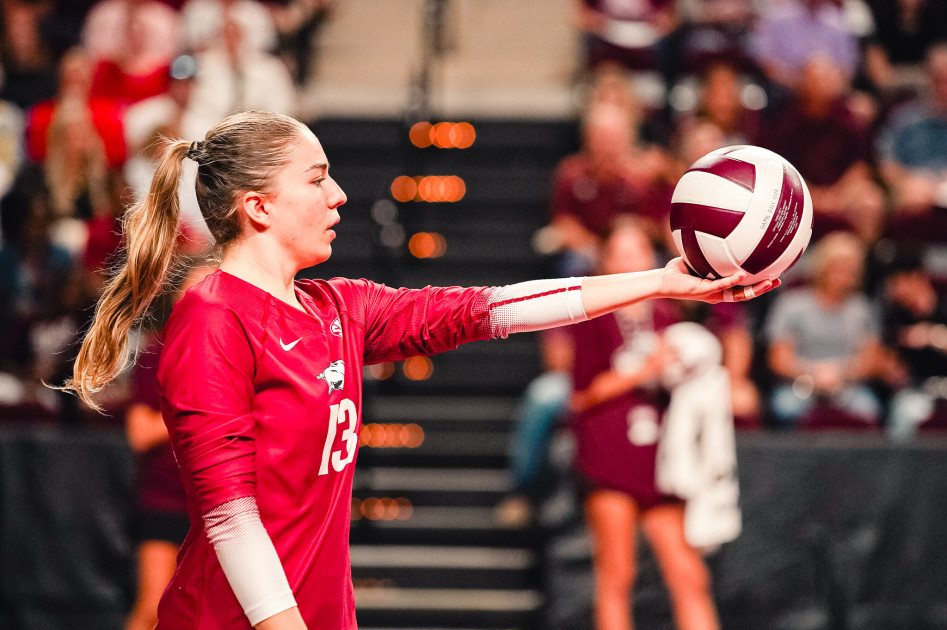 Arkansas Falls in Three At A&M Sunday