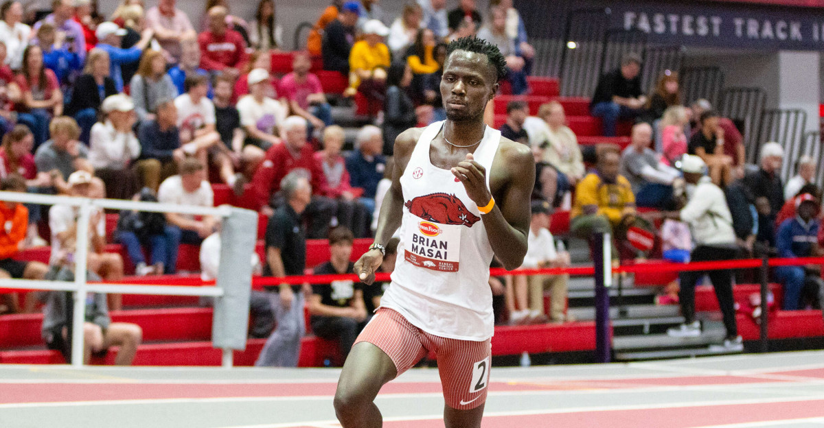 Distance Medley Relay Highlights Razorbacks’ Bid in Arkansas Qualifier